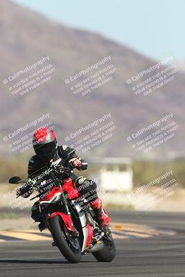 media/Oct-30-2025-Racers Edge (Thu) [[dabbdaf680]]/3-B Group/Session 2 (Turn 14)/